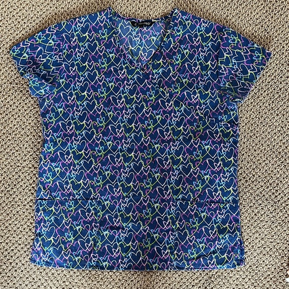 Scrub top with Hearts - Picture 1 of 4